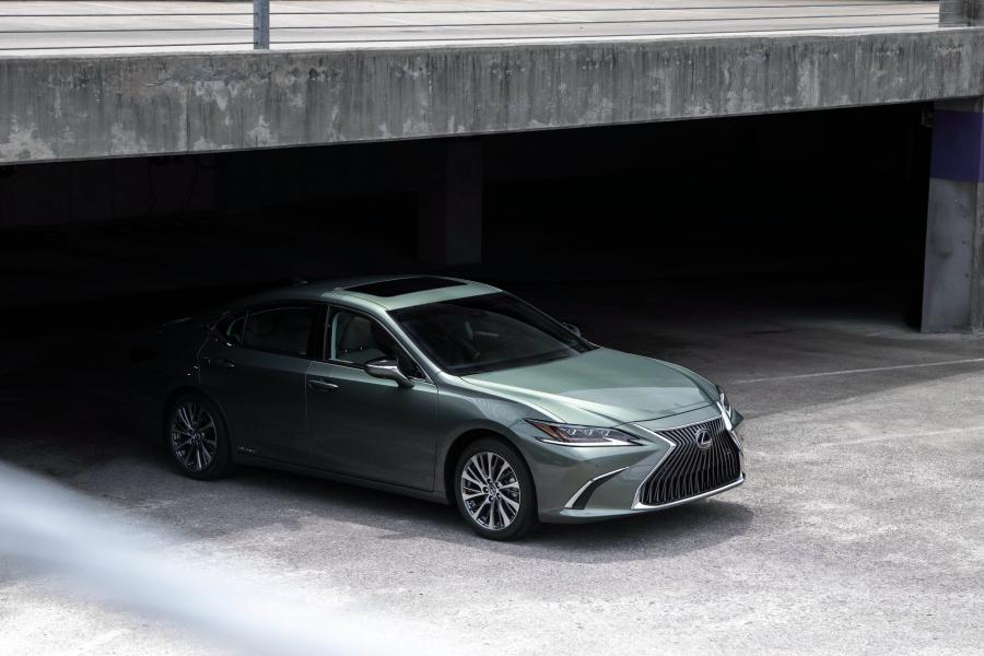  Lexus ES300h 2018 года  (WW) (фото 19 из 71)